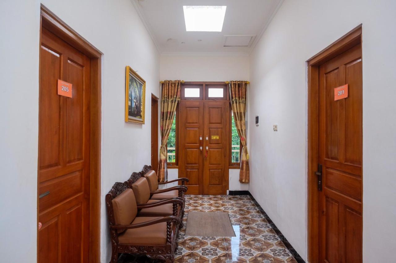 Reddoorz Syariah @ Griya Thamrin Manahan Solo 외부 사진